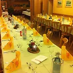 Restaurant Zum Felsenkeller Отель Зорен