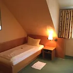 Restaurant Zum Felsenkeller Отель 3*