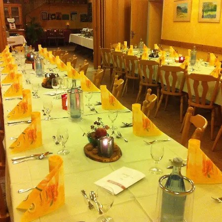 Restaurant Zum Felsenkeller Otel Sohren