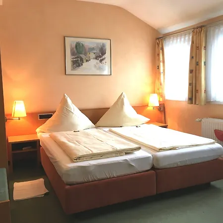 Hotel Restaurant Zum Felsenkeller 3*