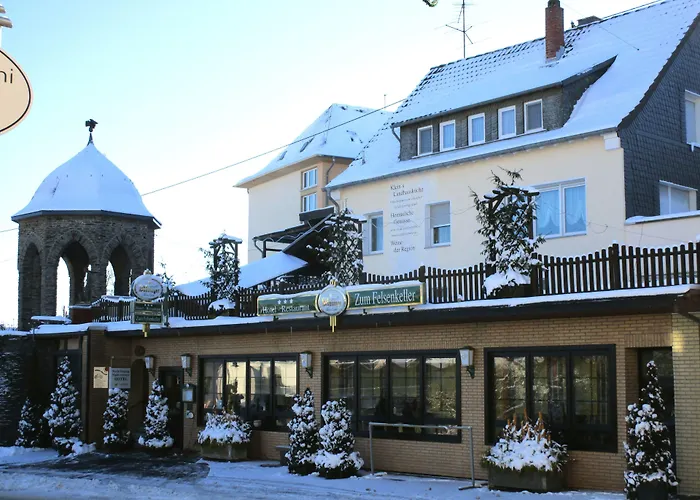 Hotel Restaurant Zum Felsenkeller 3*