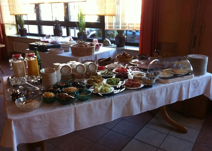 Hotel Restaurant Zum Felsenkeller 3*