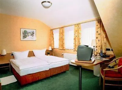 Restaurant Zum Felsenkeller 3*